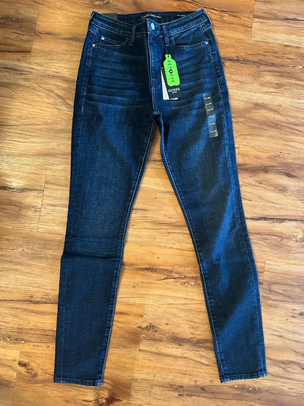 GUESS 1981 Skinny Jeans NWT Dark Wash Size 27